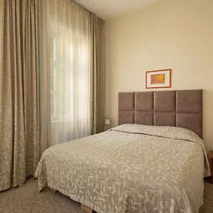 mamaison-residence-izabella.inbudapesthotels.com/