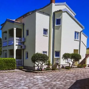 apartments-rajic-porec.in-istria.net/